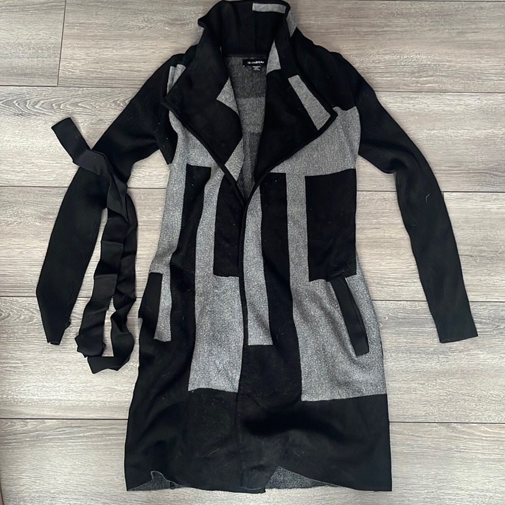XS231 Le chateau grey and black cardigan with waist tie